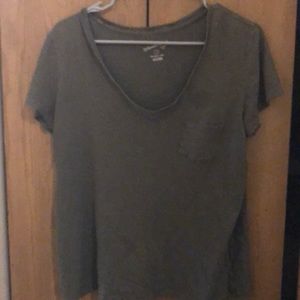 Universal thread green v- neck